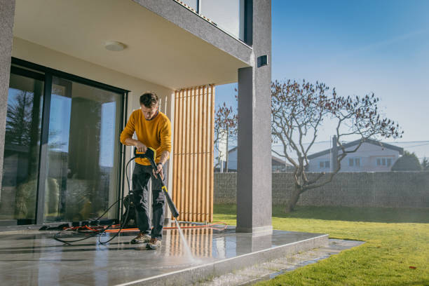 Best Animal Enclosure Cleaning  in Falcon Heights, MN